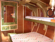 Ordnenschrank mit Spiegel
