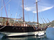 Sigismondo im Lipari Hafen